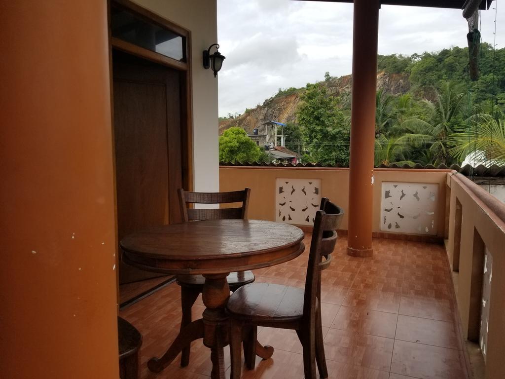 Kumara Guest House Unawatuna Buitenkant foto