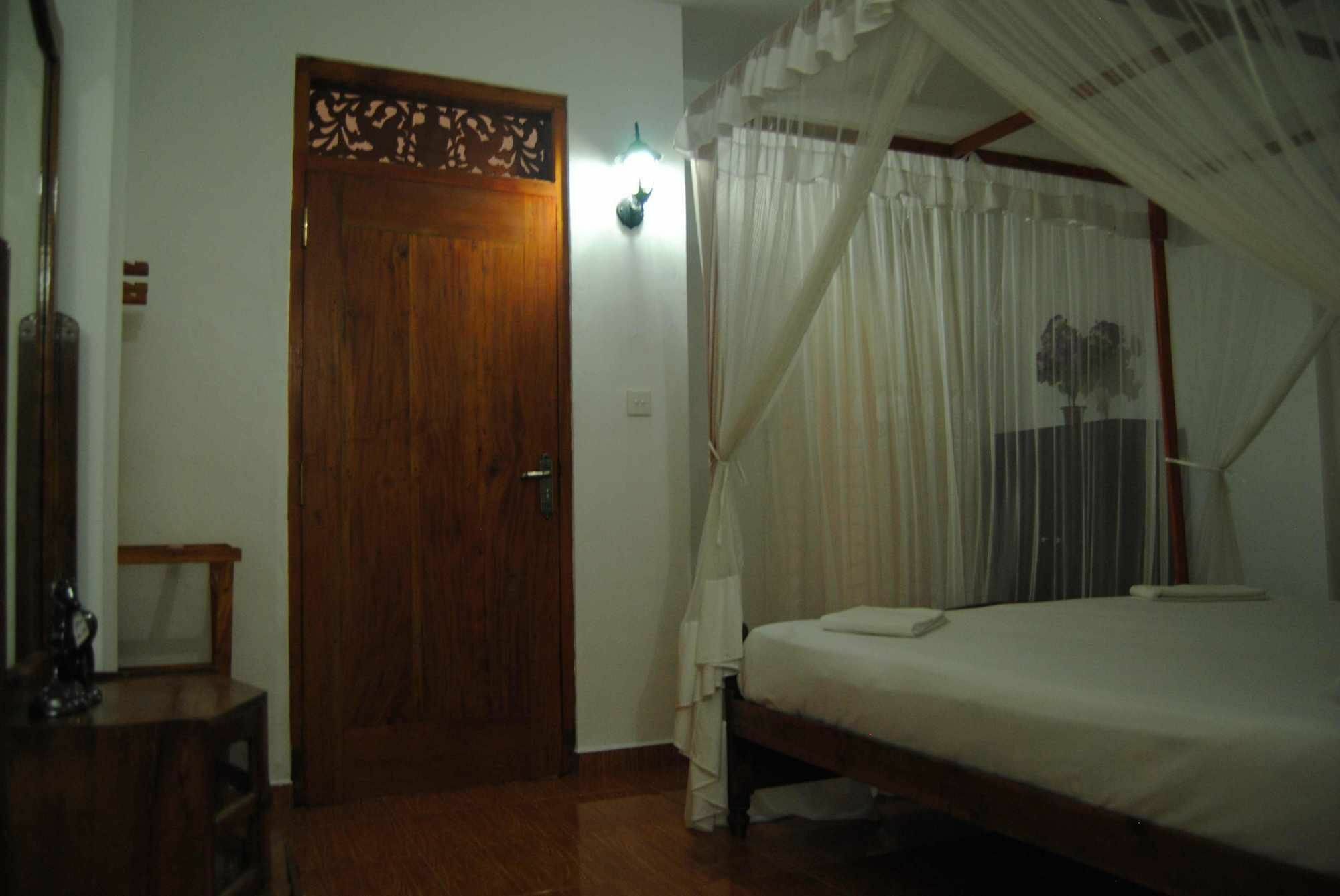 Kumara Guest House Unawatuna Buitenkant foto