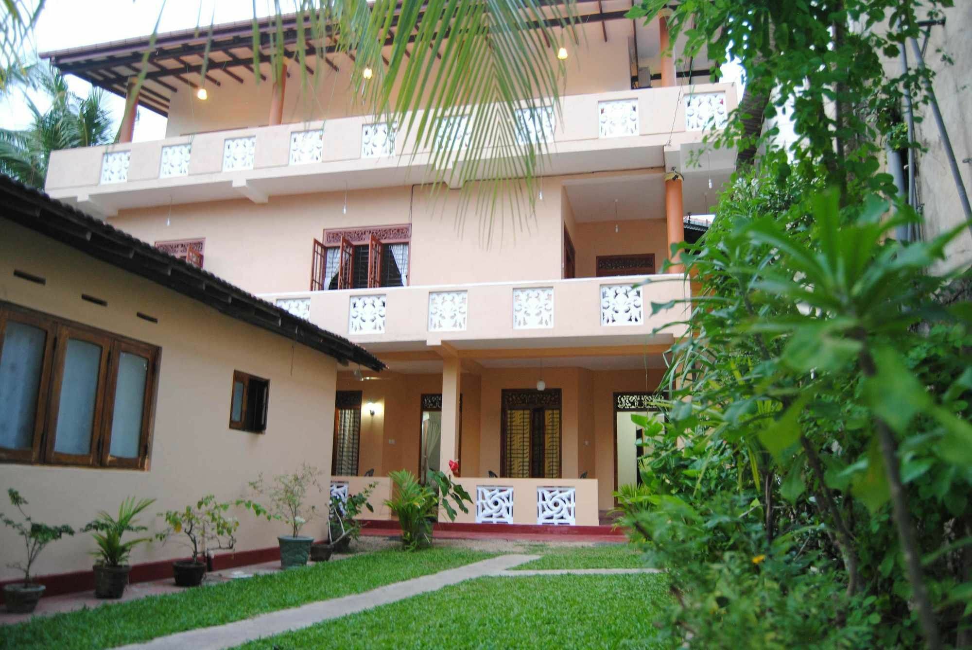 Kumara Guest House Unawatuna Buitenkant foto