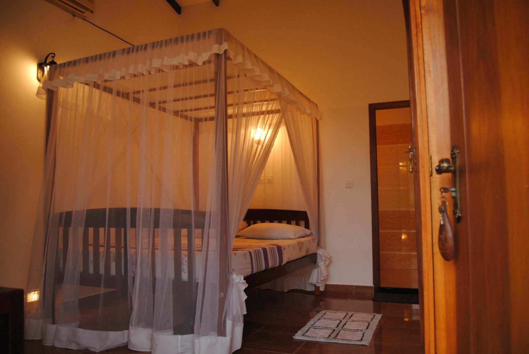 Kumara Guest House Unawatuna Buitenkant foto