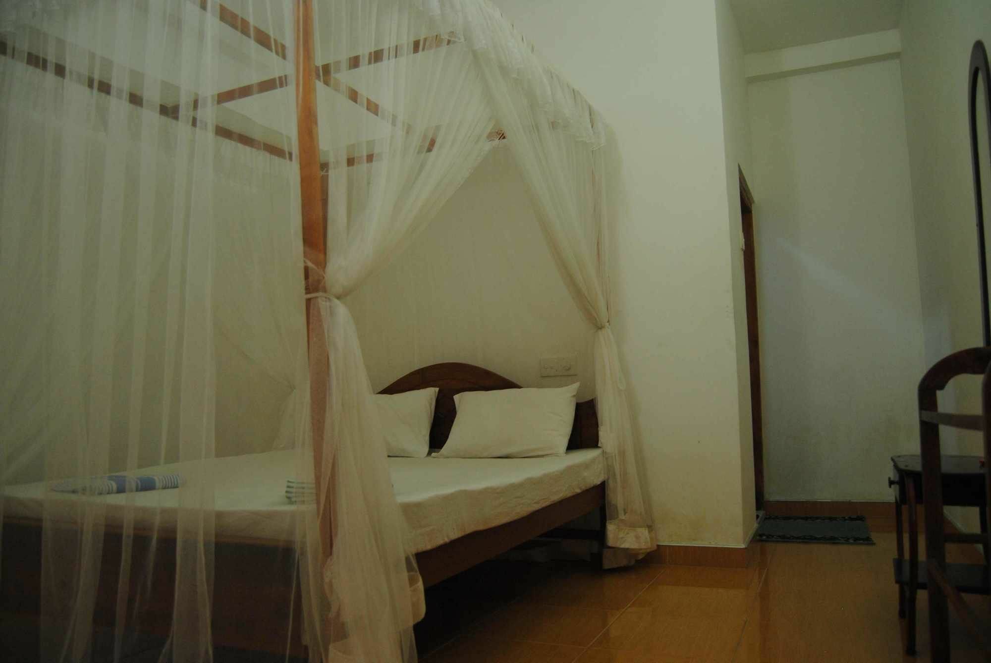 Kumara Guest House Unawatuna Buitenkant foto